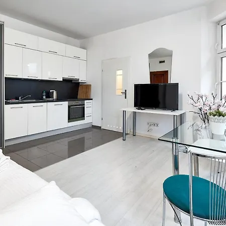 Warta River White Apartment *